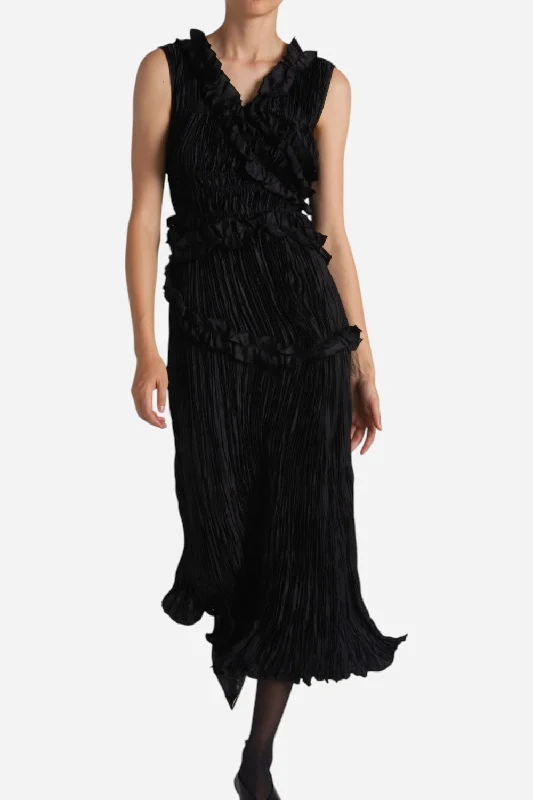 Saint Art Willa Maxi Dress in Black Stylish Pleated A-Line Maxi Dress