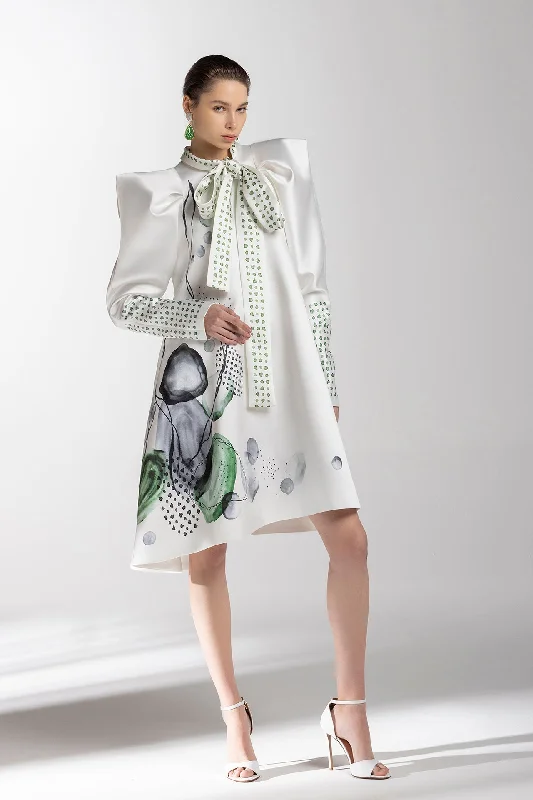 Short printed dress with oversized sleeves