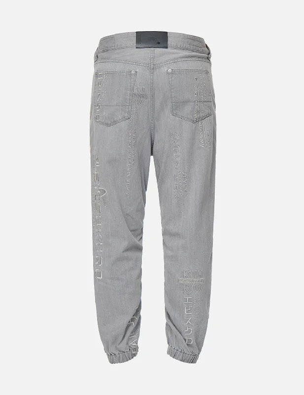 Multi-Language Logo Embroidery 3D Fit Denim Jogger Pants Chic Capri Pants